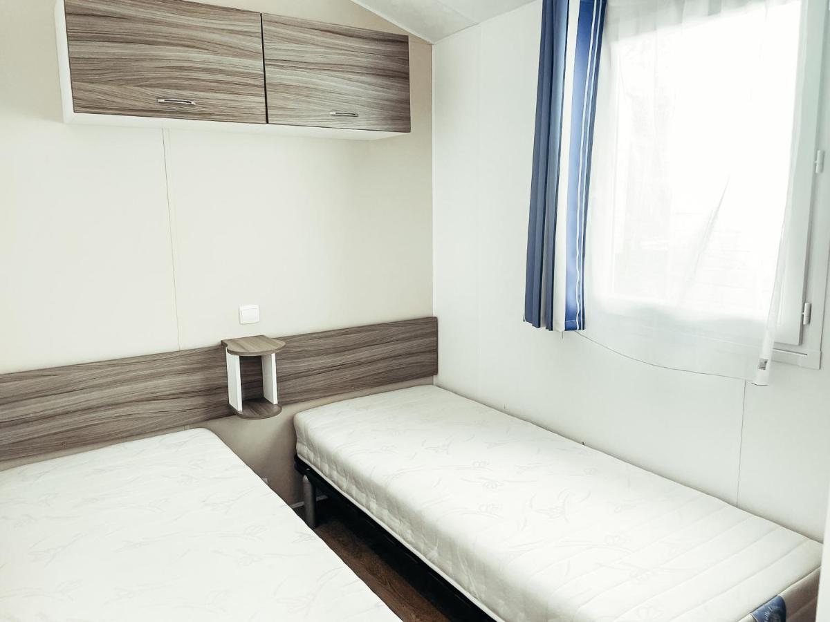 3 Bedroom Chalets Camping Lei Suves - Joycasa 로크부른수르알젠스 외부 사진