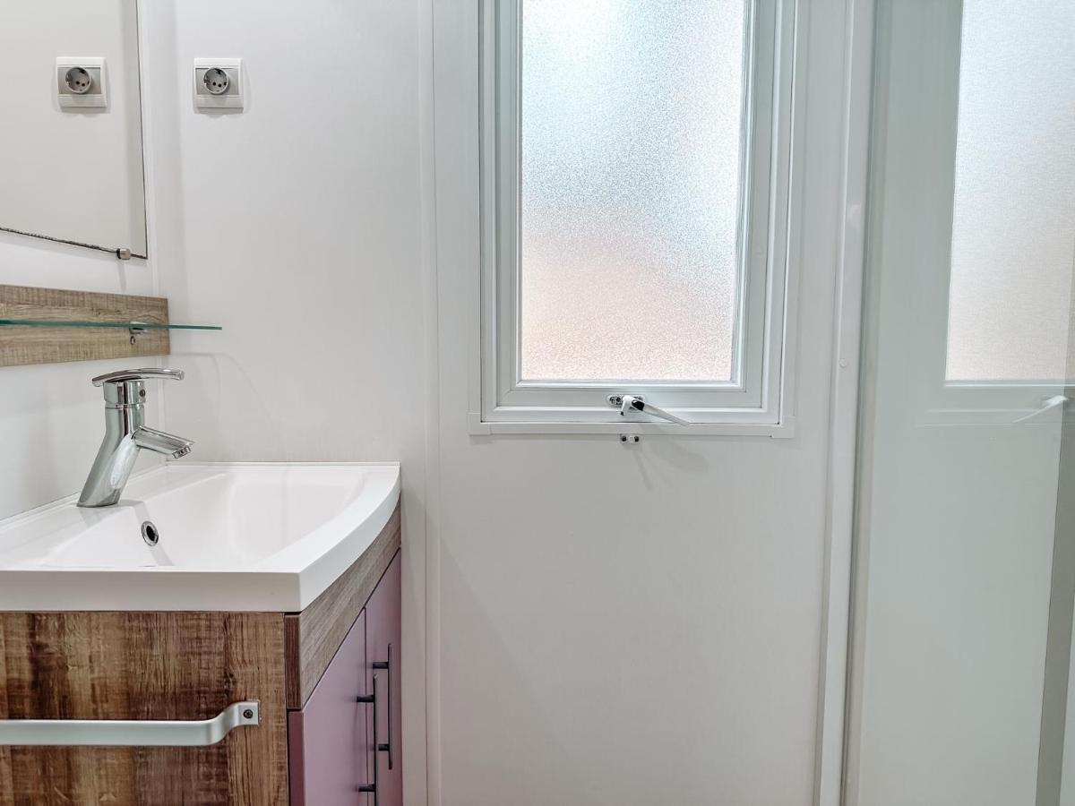 3 Bedroom Chalets Camping Lei Suves - Joycasa 로크부른수르알젠스 외부 사진