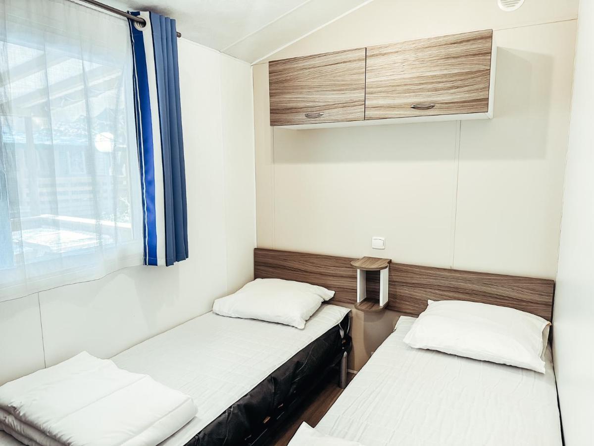 3 Bedroom Chalets Camping Lei Suves - Joycasa 로크부른수르알젠스 외부 사진